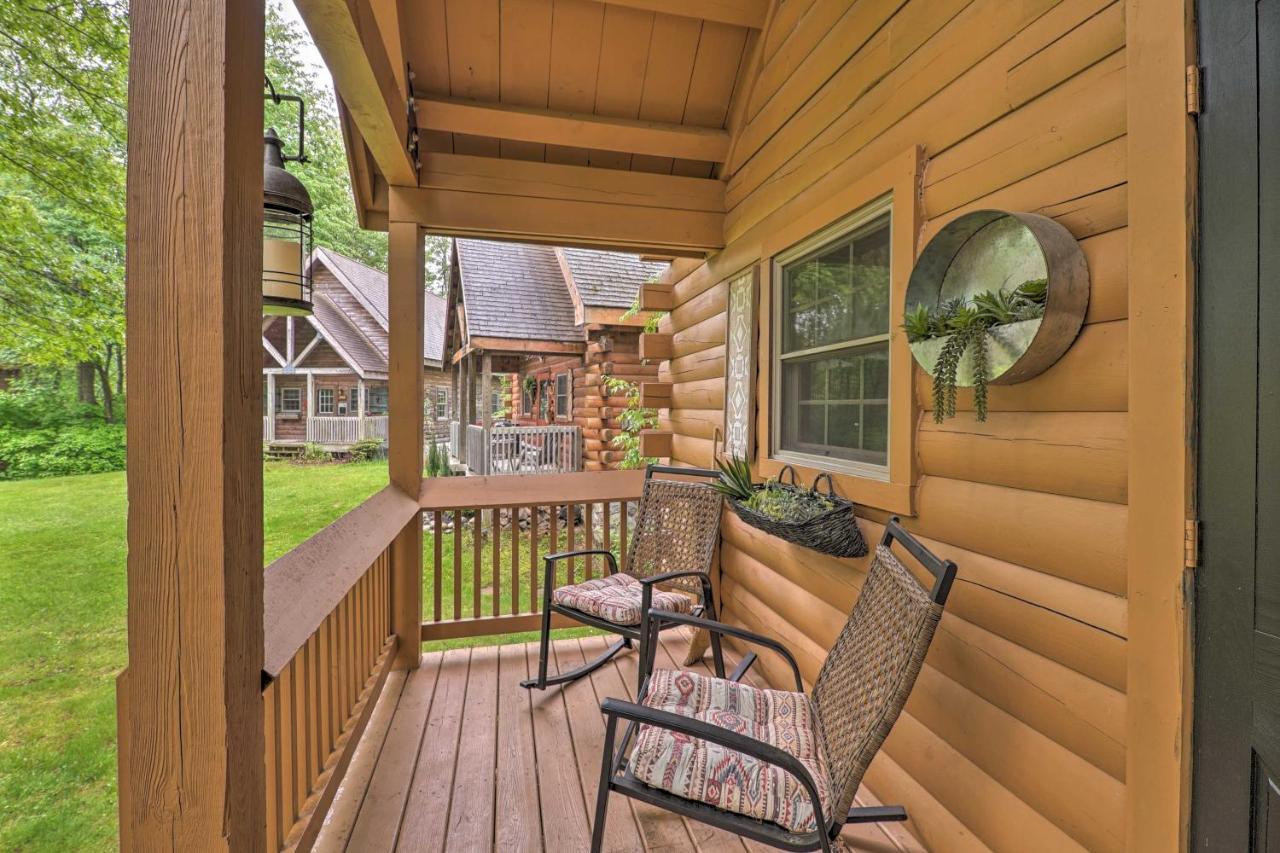 Cozy Retreat With Porch And Double Jj Resort Access! Rothbury Exterior photo