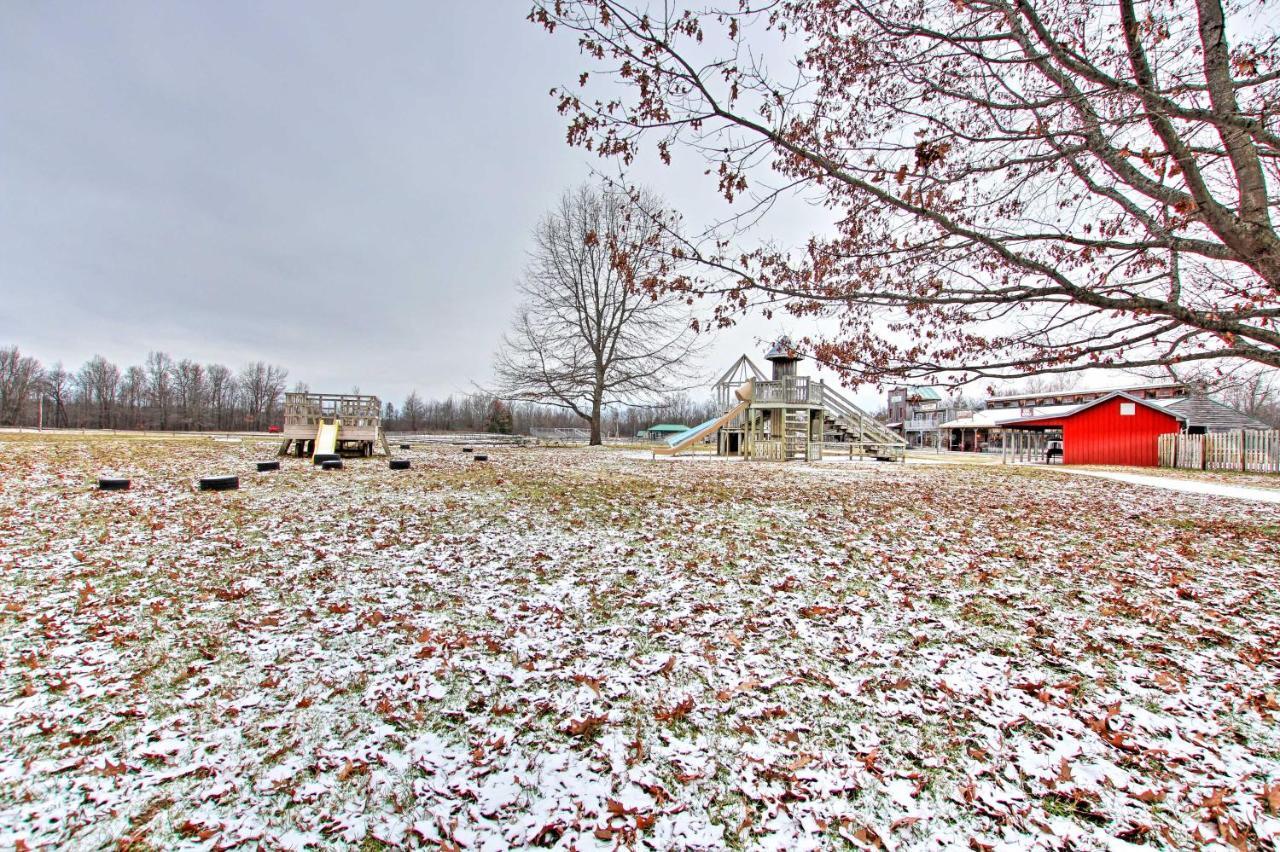 Cozy Retreat With Porch And Double Jj Resort Access! Rothbury Exterior photo